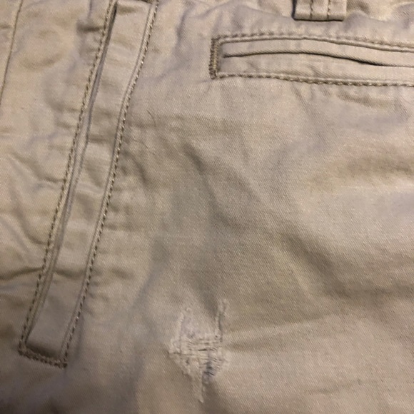 GAP - Ladies distressed 100% cotton casual pants. Size 10R. Very Good condition. - Picture 3 of 4